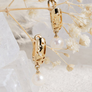 Pearl Hollow Out Orchid Huggies