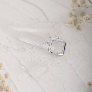 Capture Chain Necklace