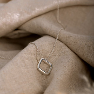 Capture Chain Necklace