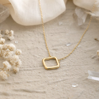 Capture Chain Necklace